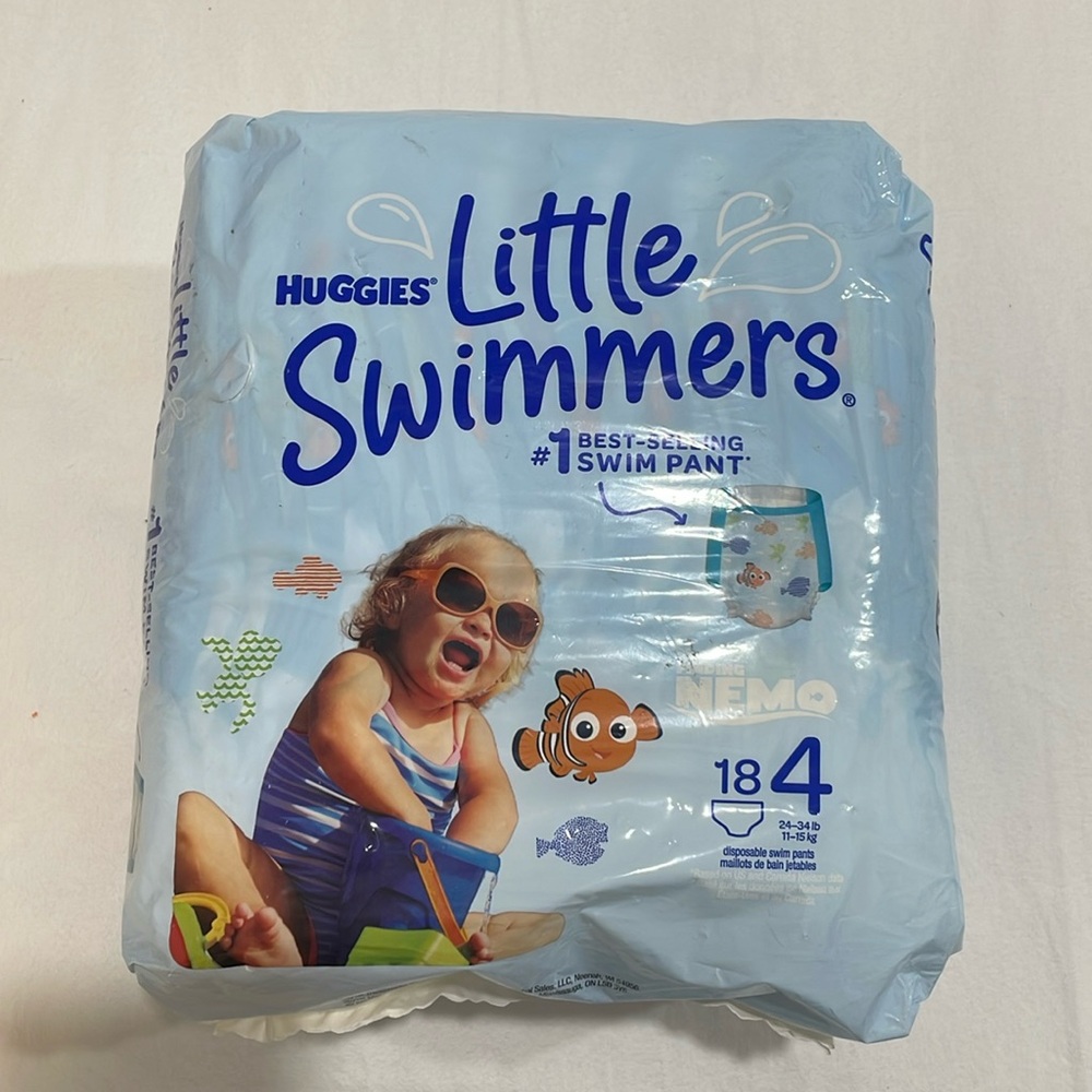 Huggies little swimmers size 4 new